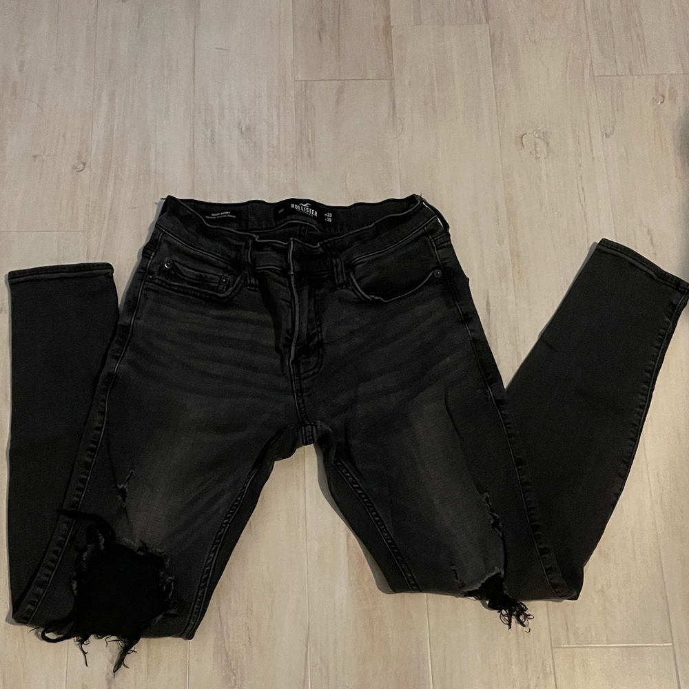 Mens 29W x 30L Super skinny Hollister advanced stretch black denim jeans.